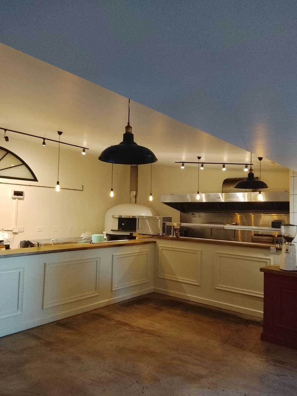 Restaurant kitchen and counter fit-out